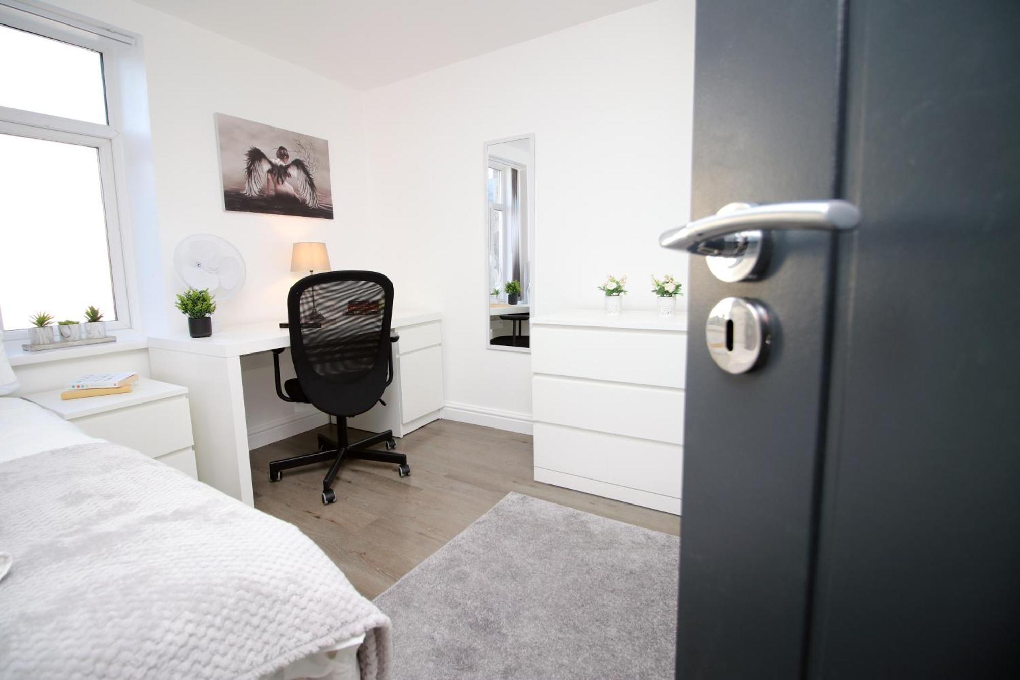 Modern Guesthouse, Fast Wi-Fi, Street Free Parking, Central, Fully Equipped Кардифф Экстерьер фото